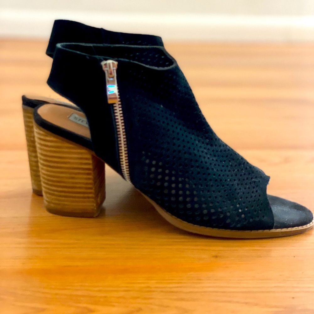 Steve Madden black leather wooden heals sandals size 10.